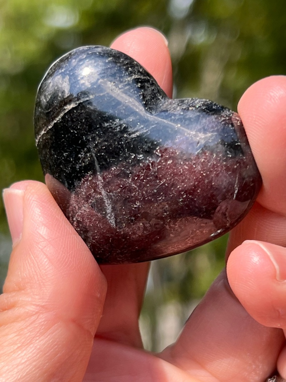 Garnet (1) heart with stand | Crystal